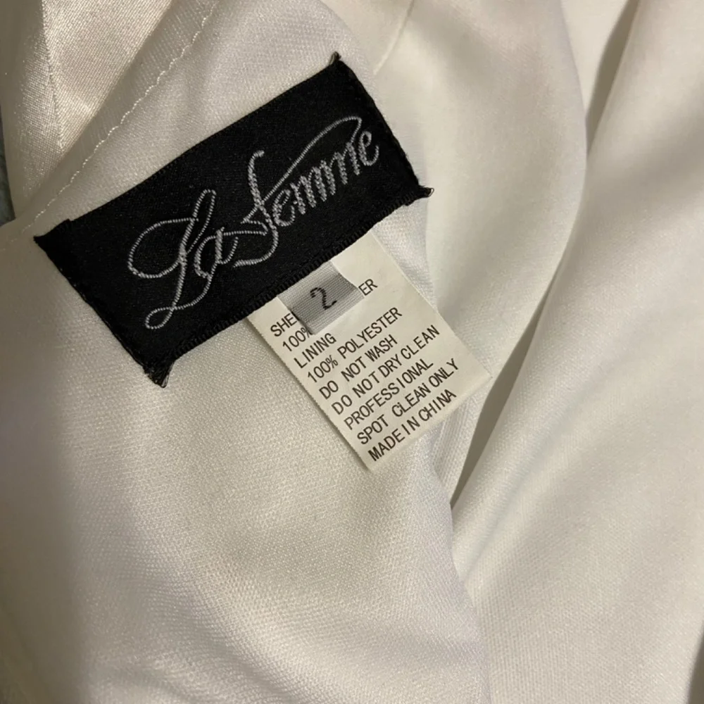 La Femme Dress Collection White Satin Column Gown with Slit  Size 2 - Picture 9 of 9